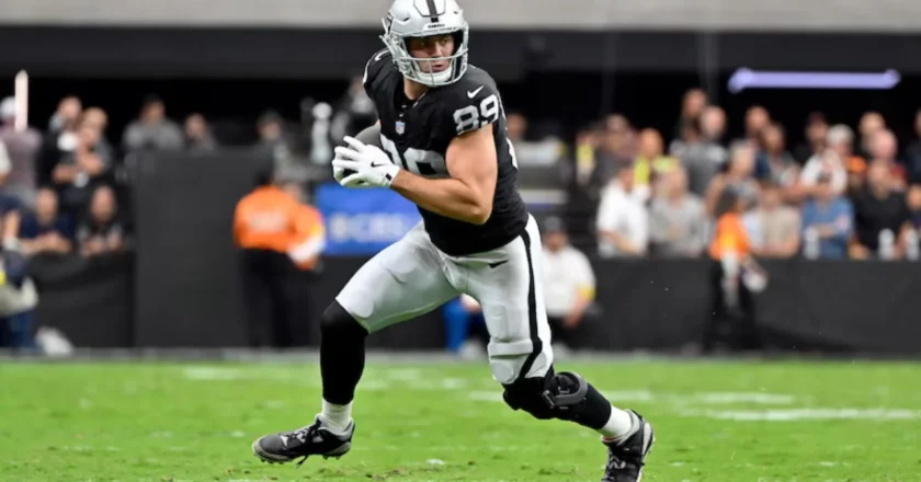 Brock Bowers Returns With Dominant Three-Touchdown Performance in Raiders’ Narrow Loss to Jaguars